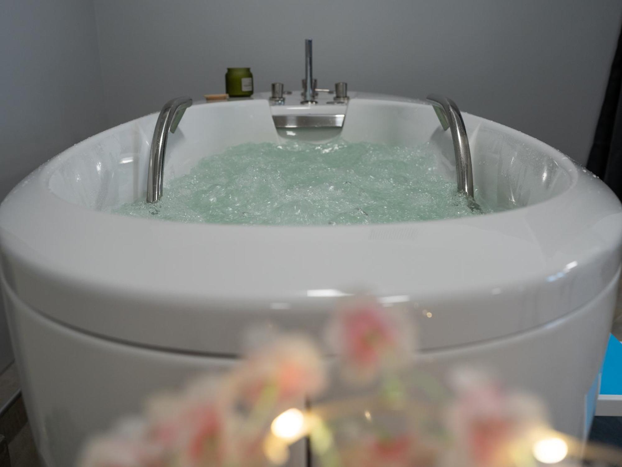 Hotel Velista Вонешта-Вода Екстер'єр фото