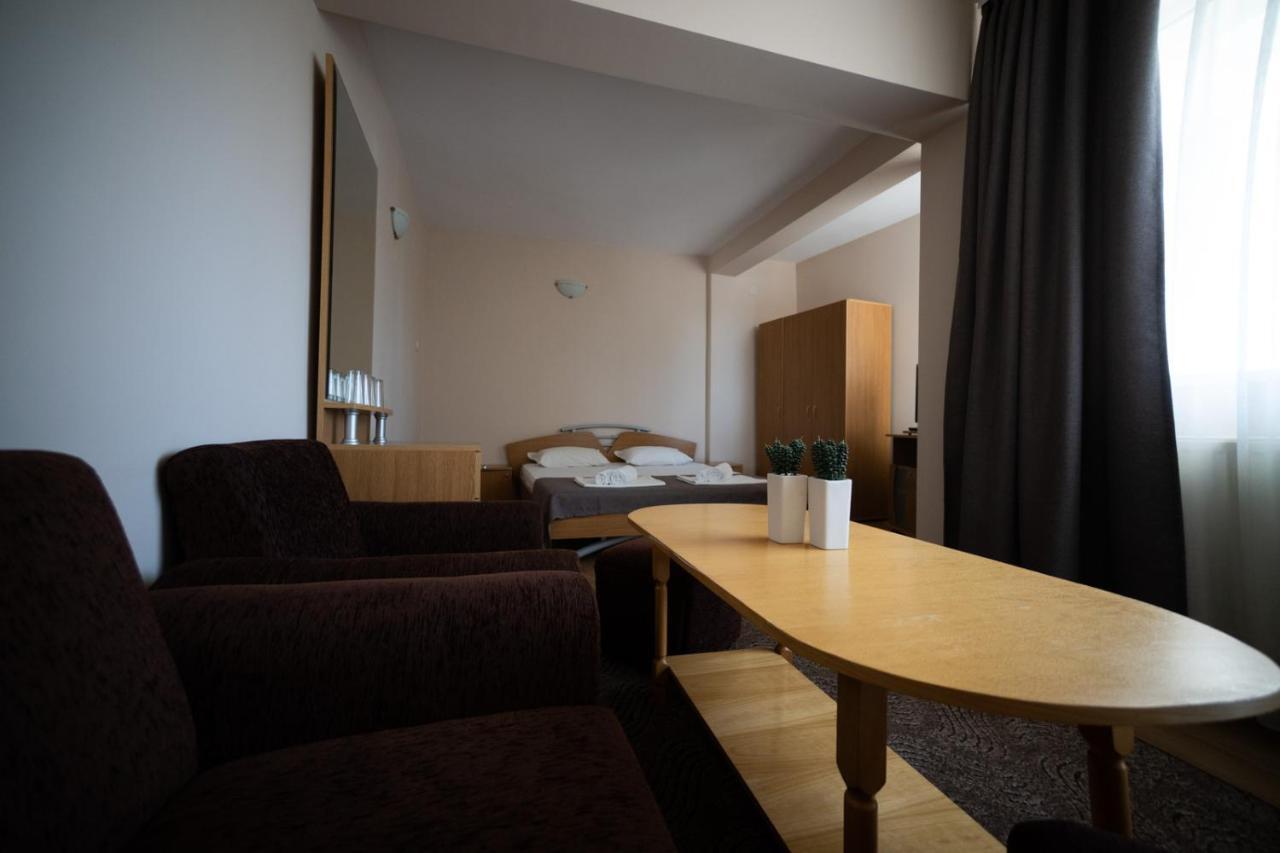 Hotel Velista Вонешта-Вода Екстер'єр фото