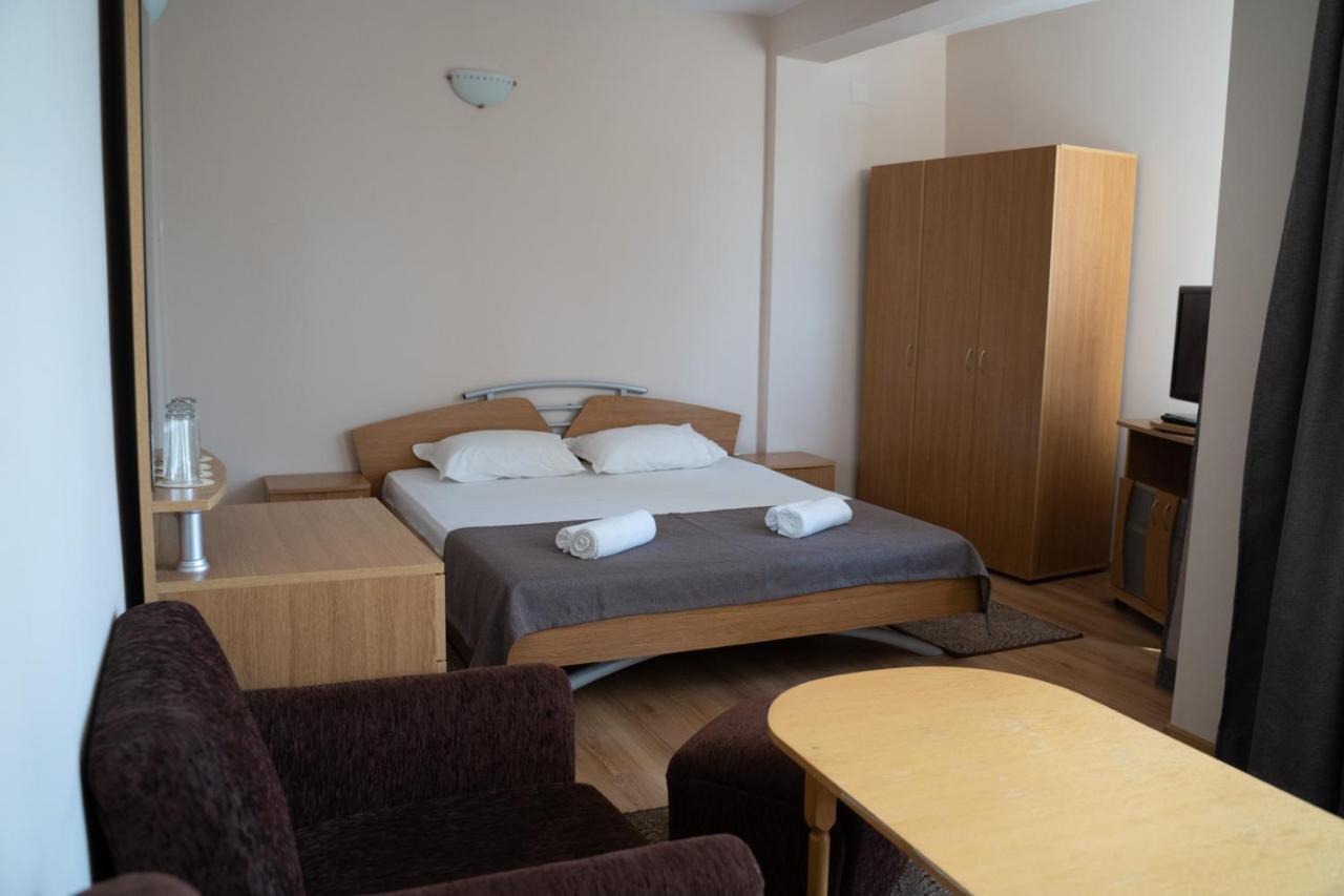 Hotel Velista Вонешта-Вода Екстер'єр фото